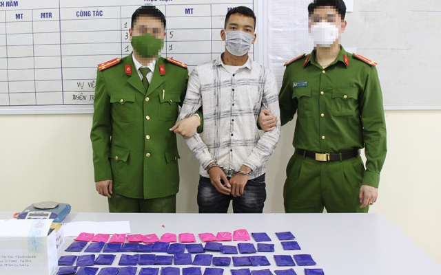 Sơn La: Bắt đối tượng vận chuyển trái phép 9.000 viên ma túy