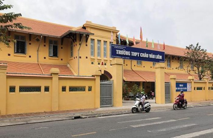 Trường THPT Châu Văn Liêm mới trùng tu xây dựng đã xuống cấp