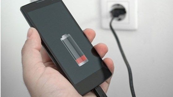 Hà Tĩnh: Đang sạc pin điện thoại người phụ nữ bị điện giật tử vong