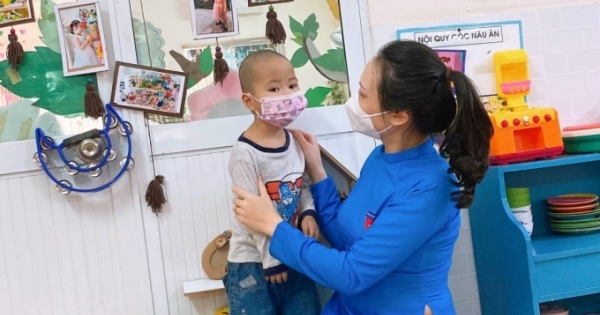 Hải Phòng: Bé gái 2 tuổi bị bỏ rơi dưới cống nước đã được đi học