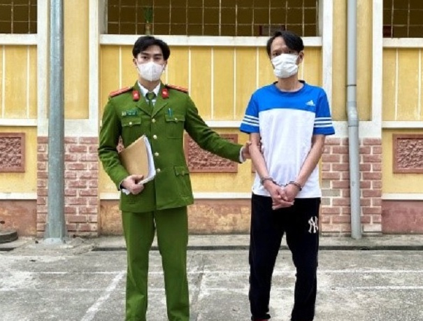 Đối tượng tại cơ quan công an.