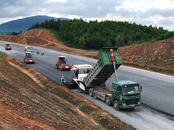 Đoạn thi công cao tốc Phan Thiết - Dầu Giây qua Bình Thuận.