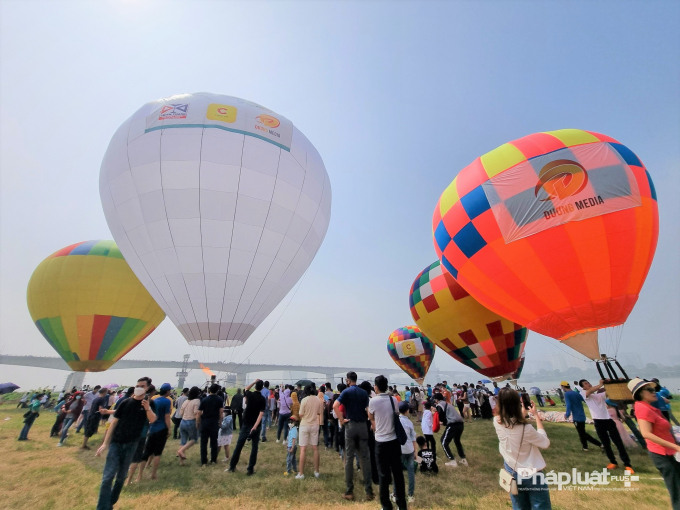 Nằm trong chuỗi chương trình