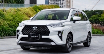 Khách hàng mua Toyota Veloz tiếp tục cảnh ‘bia kèm lạc’