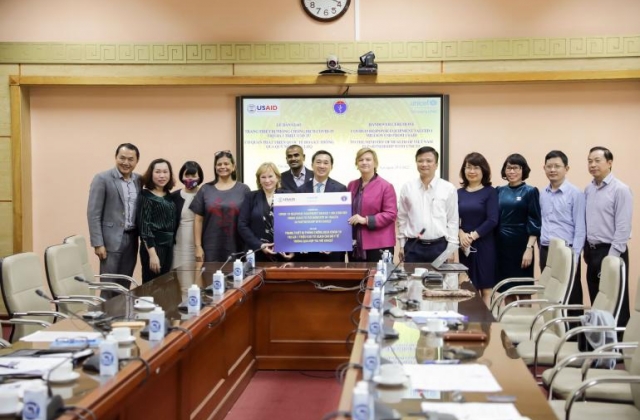 Việt Nam nhận hỗ trợ vật tư y tế Covid-19 trị giá 1 triệu USD