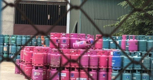 Đông Anh: Phát hiện lượng lớn vỏ bình PetroVietNam Gas tập kết trái phép tại Công ty Vạn Lộc