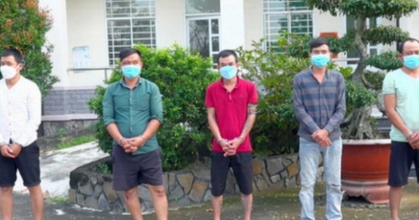 Nhóm đối tượng xông vào trụ sở công an cướp xe máy vi phạm