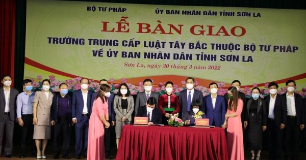 Bộ Tư pháp bàn giao Trường Trung cấp Luật Tây Bắc về tỉnh Sơn La