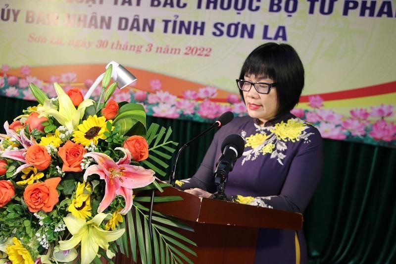 Đồng chí Đặng Hoàng Oanh, Thứ trưởng Bộ Tư pháp phát biểu tại Lễ bàn giao.