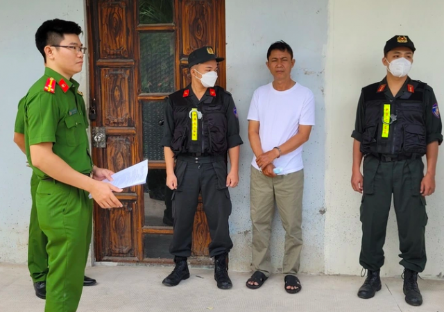 Khởi tố Giám đốc trung tâm dạy nghề ở Long An nhận hối lộ