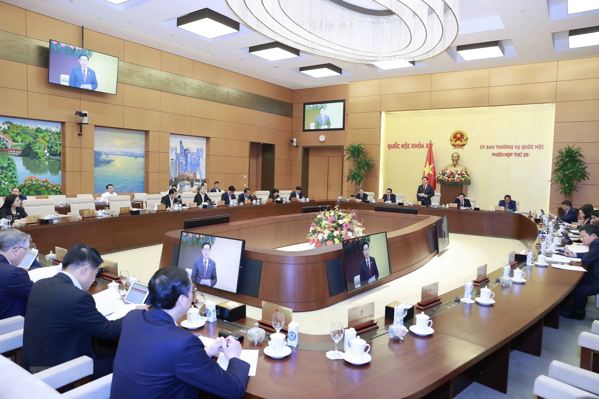 ttxvn_uy_ban_thuong_vu_quoc_hoi_1