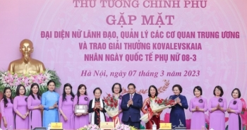 Thủ tướng gặp mặt đại diện nữ lãnh đạo, quản lý và trao Giải thưởng Kovalevskaia
