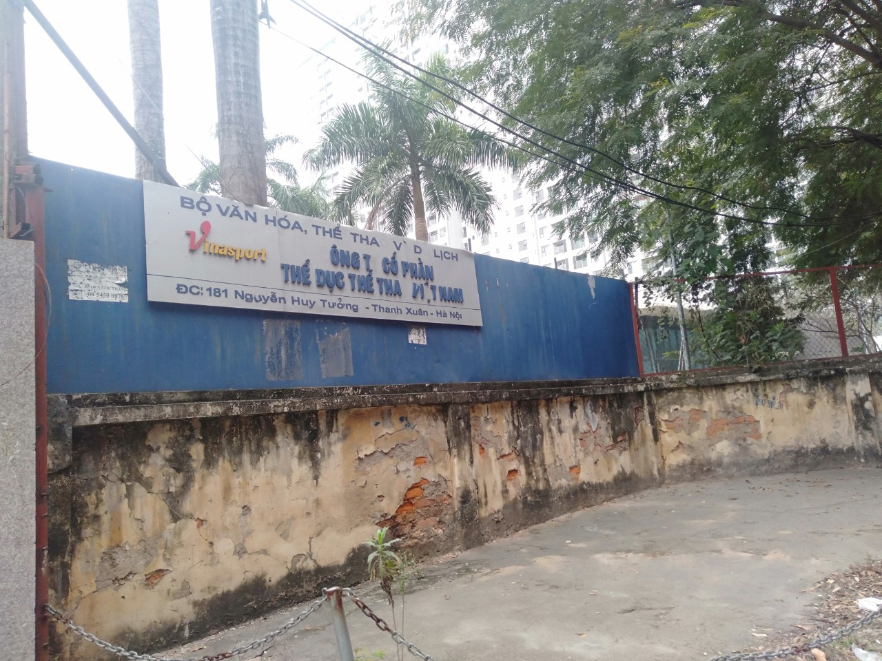 Bên ngoài trụ sở Công ty CP Thể dục Thể thao Việt Nam (Vinasport).