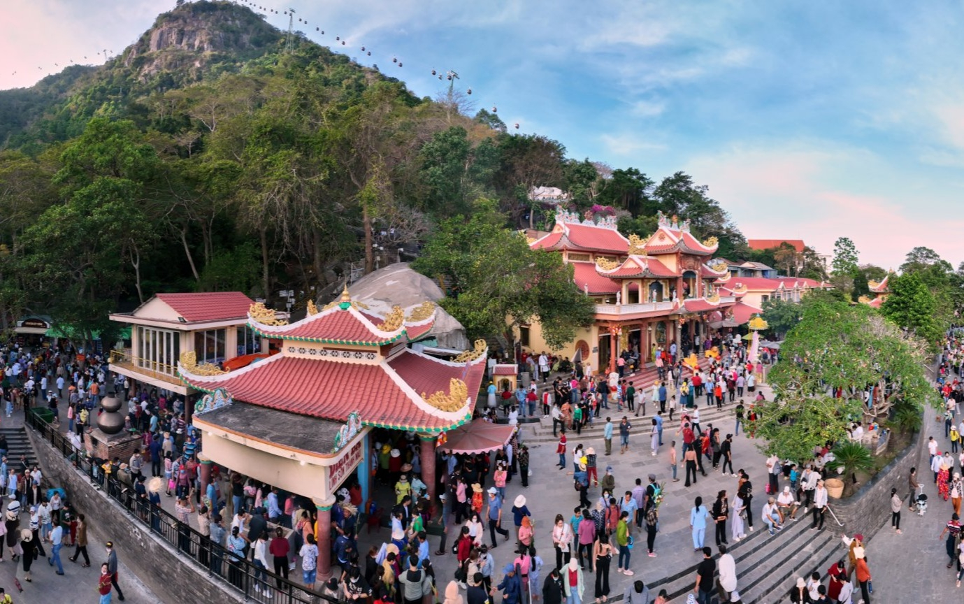 Lễ kh&aacute;nh đản Qu&aacute;n Thế &Acirc;m sẽ tổ chức tại Ch&ugrave;a B&agrave;. Ảnh: Sun Wold Baden Mountain