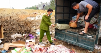 Hà Giang tiêu hủy hơn 700kg thực phẩm không rõ nguồn gốc