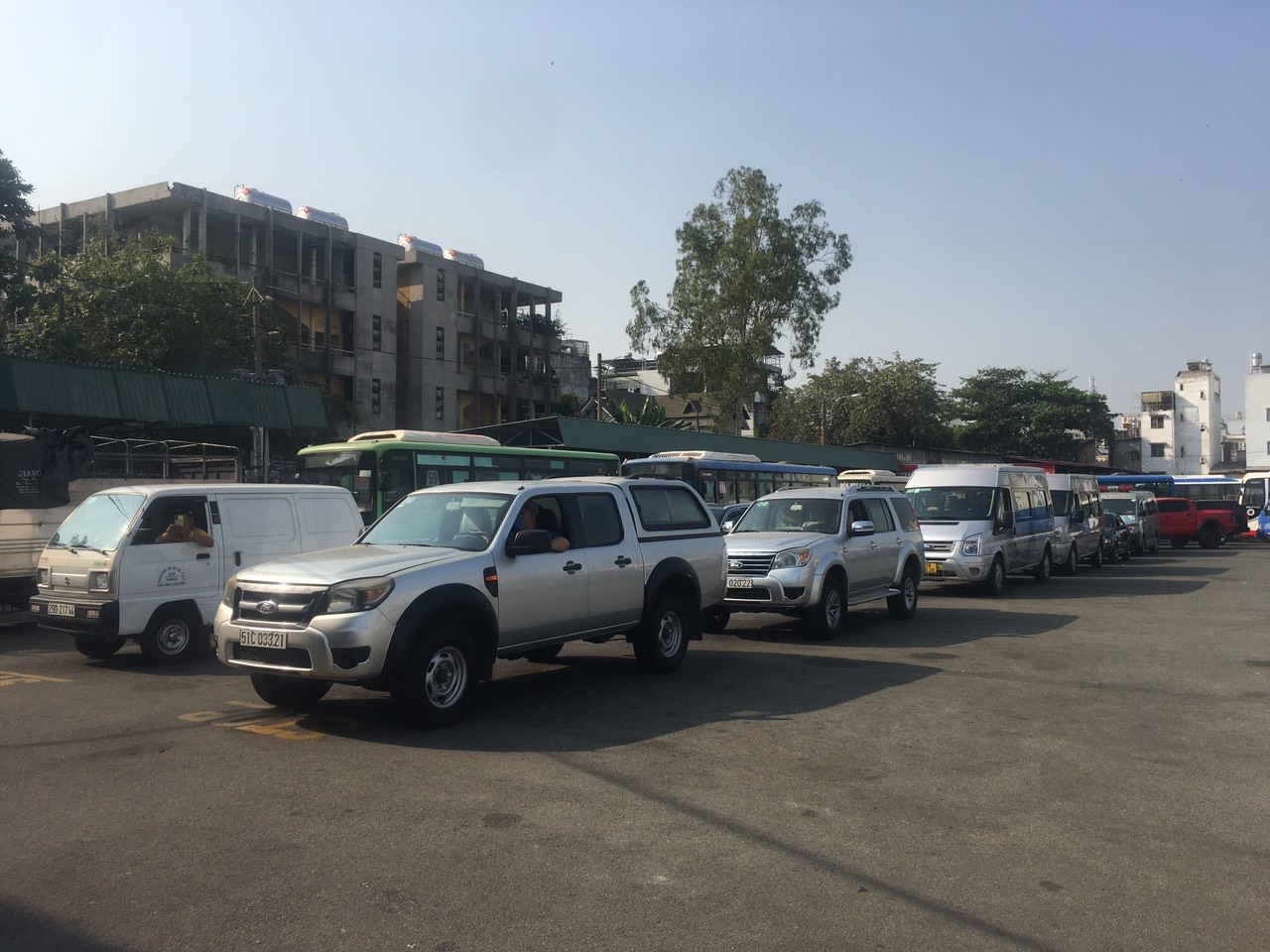 Trước đón tình trạng ùn tắc đăng kiểm tại TP HCM gia tăng do thiếu hụt trầm trọng đăng kiểm viên.