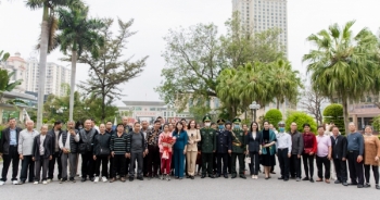 Cửa khẩu Quốc tế Móng Cái nhộn nhịp đoàn khách du lịch xuất nhập cảnh