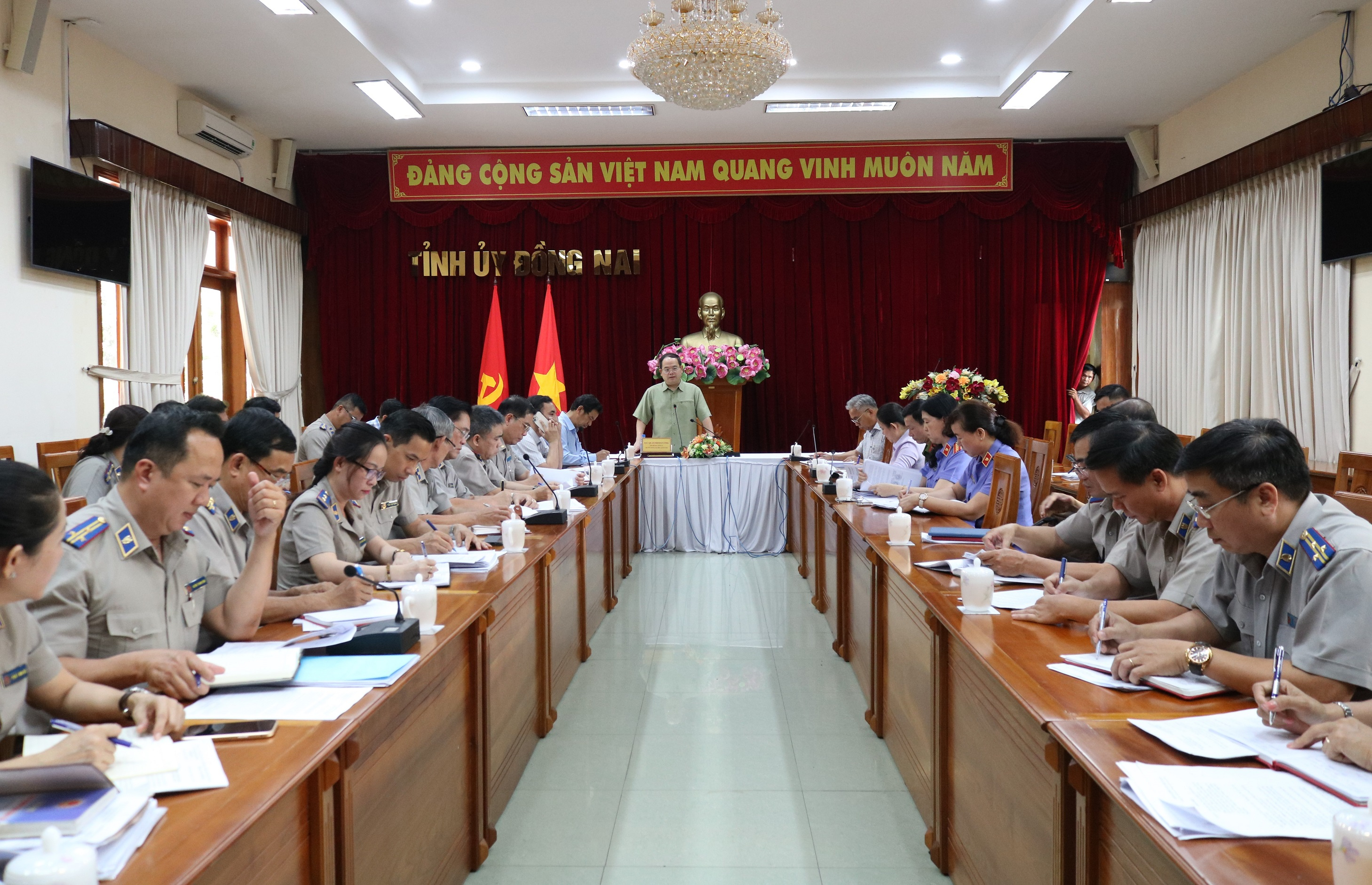 Toàn cảnh buổi làm việc.