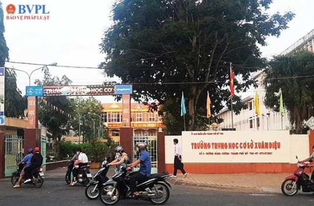 Tạm giữ hình sự thầy giáo nhắn tin gạ tình nữ sinh lớp 8