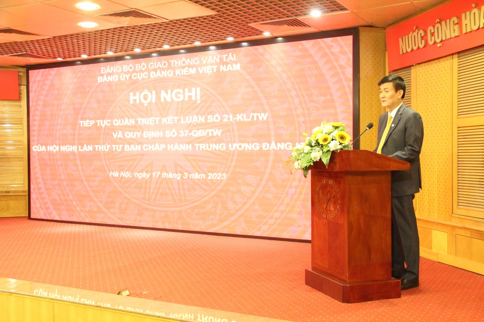 Đồng chí Nguyễn Chiến Thắng, Bí thư Đảng ủy, Cục trưởng Cục Đăng kiểm VN    phát biểu tại Hội nghị