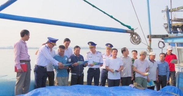 Phổ biến pháp luật về chống khai thác hải sản bất hợp pháp