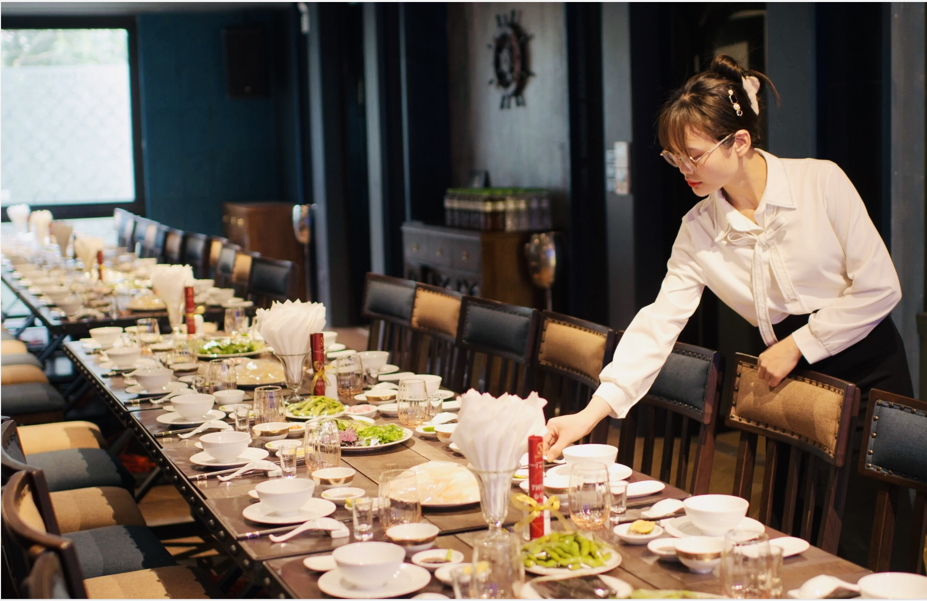 Cảnh giác hành vi lừa đảo đặt tiệc tại các nhà hàng và giao dịch qua mạng xã hội. (Ảnh minh hoạ)