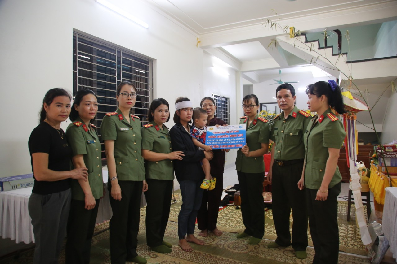 z4207850011930_6255a8fa6f184dc04b75cd3b19160b68