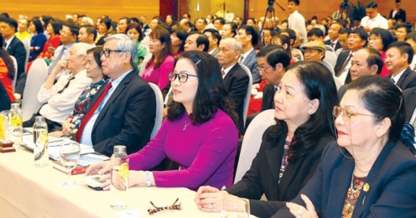 Trí thức là vốn liếng quý báu của dân tộc