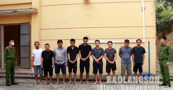 Lạng Sơn: Khởi tố nhóm tài xế đường dài đánh bi-a ăn tiền