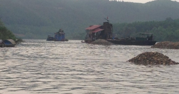 "Cát tặc" bày trận trên sông Long Đại: Đã dẹp bỏ trạm thu phí trái phép