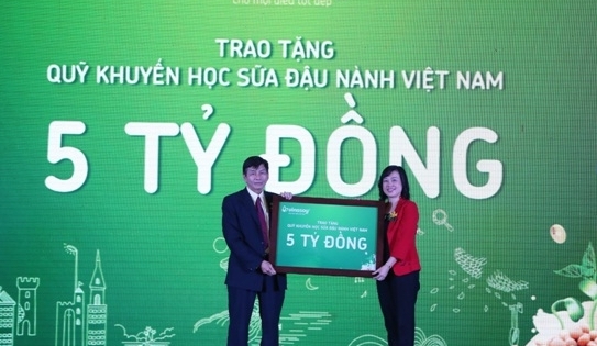 Vinasoy trao tặng nguồn dinh dưỡng cho học sinh cả nước