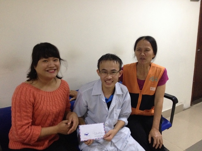 Ph&oacute;ng vi&ecirc;n Ph&aacute;p luật Plus tới thăm Trung.