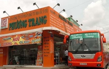 Vụ nhân viên hãng xe Phương Trang ngồi lên nước uống phát cho khách: Thiếu tôn trọng và kém văn minh