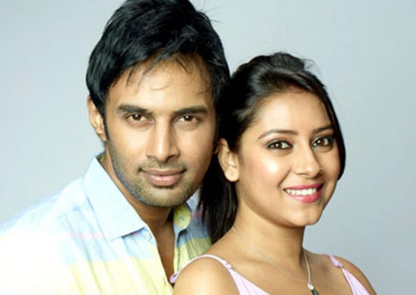 Pratyusha Banerjee b&ecirc;n bạn trai Rahul Raj Singh.