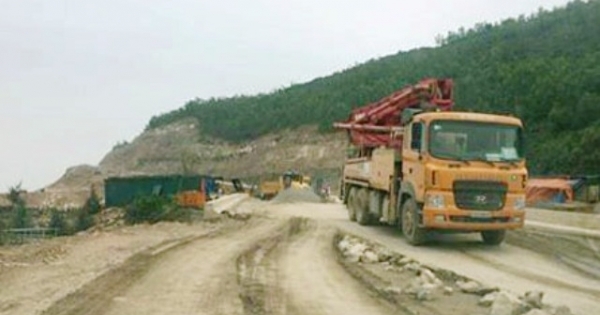 Phát hiện xác tài xế taxi bị đâm hàng chục vết