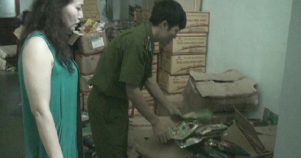 Bắt giữ hơn 4 tấn hóa chất ghi chữ Trung Quốc để làm trà chanh, trà sữa, siro