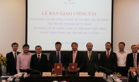 Long trọng bàn giao nhiệm vụ Bộ trưởng Tư pháp