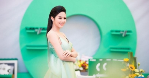 Ngọc Hân sexy trong bộ đầm tự thiết kế