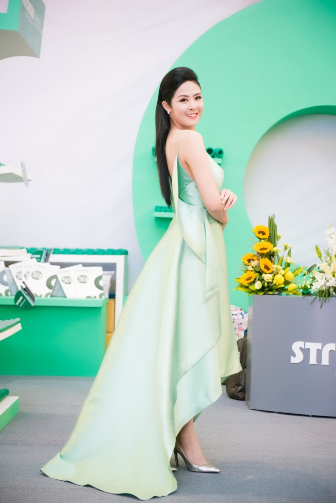 Được biết đ&acirc;y l&agrave; mẫu thiết kế của ch&iacute;nh hoa hậu Ngọc H&acirc;n.