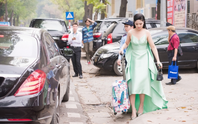 Hoa hậu Ngọc H&acirc;n ng&agrave;y c&agrave;ng ho&agrave;n thiện bản th&acirc;n, kh&ocirc;ng chỉ l&agrave; một NTK t&agrave;i năng, một doanh nh&acirc;n th&agrave;nh đạt m&agrave; c&ograve;n t&iacute;ch cực tham gia c&ocirc;ng t&aacute;c thiện nguyện v&agrave; bảo vệ m&ocirc;i trường.