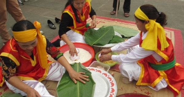 Tưng bừng "Hội thi gói bánh chưng bánh giầy 2016"