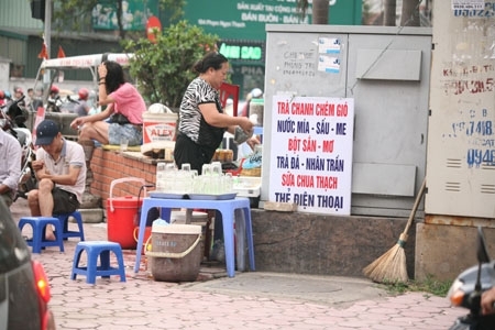 Hà Nội sẽ bêu tên hàng quán đường phố vi phạm ATTP trên loa