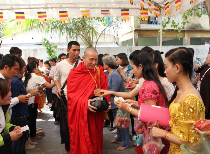 Tết Chol Chnam Thmay của đồng b&agrave;o Khmer tại TP HCM