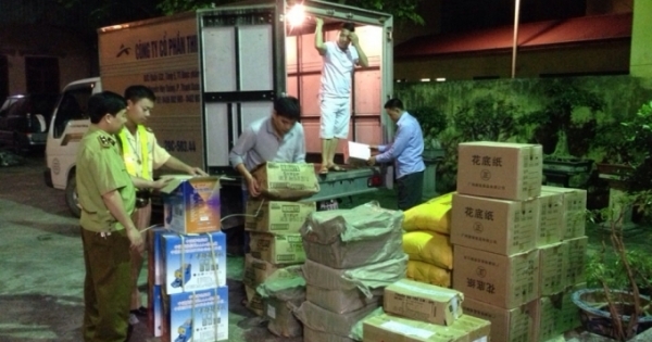 Bắc Giang: Bắt lô hàng tiêu dùng không rõ nguồn gốc