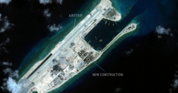 Trung Quốc lại trắng trợn bao biện chuyện điều máy bay quân sự ra đá Chữ Thập