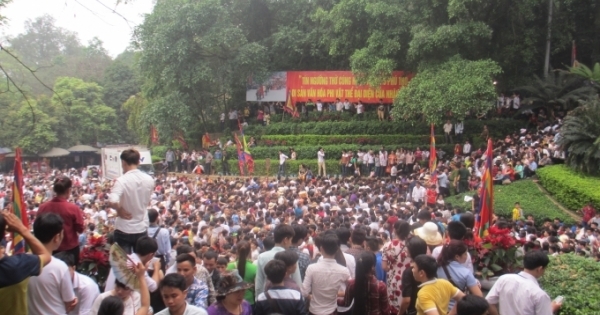 Giỗ tổ Hùng Vương: 8 triệu khách du lịch "đem theo" 60 tấn rác