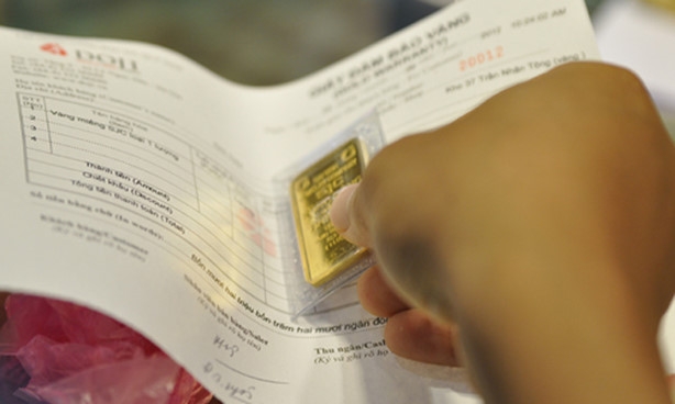 Gi&aacute; v&agrave;ng trong nước rẻ hơn thế giới v&agrave;i trăm ngh&igrave;n đồng s&aacute;ng nay.