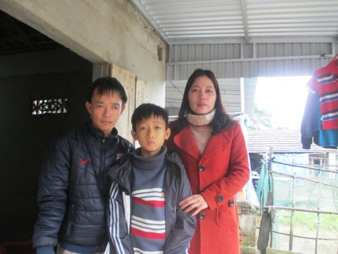 Anh Dương c&ograve;n con v&agrave; c&ocirc; gi&aacute;o.