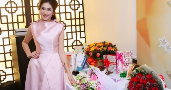 Người đẹp Thùy Trang rực rỡ trong tiệc mừng sinh nhật ấm áp