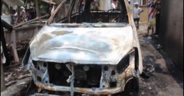 Nghệ An: Xe Innova 7 chỗ bốc cháy dữ dội trong đêm